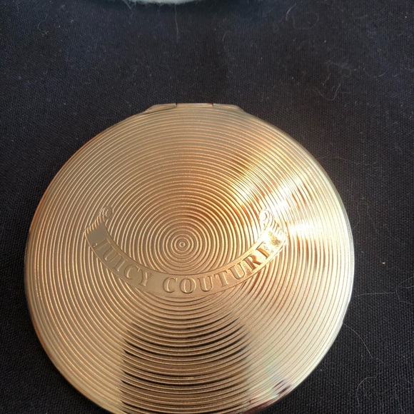 Juicy Couture Rare  Green Compact with Original Pouch - Picture 5 of 15